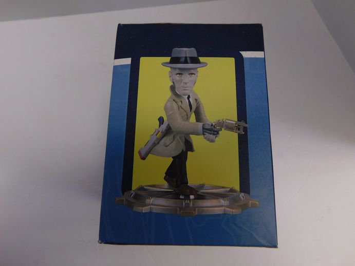 Load image into Gallery viewer, Loot Crate Fallout Screen Shots Nick Valentine figurine, Bethesda from 2017

