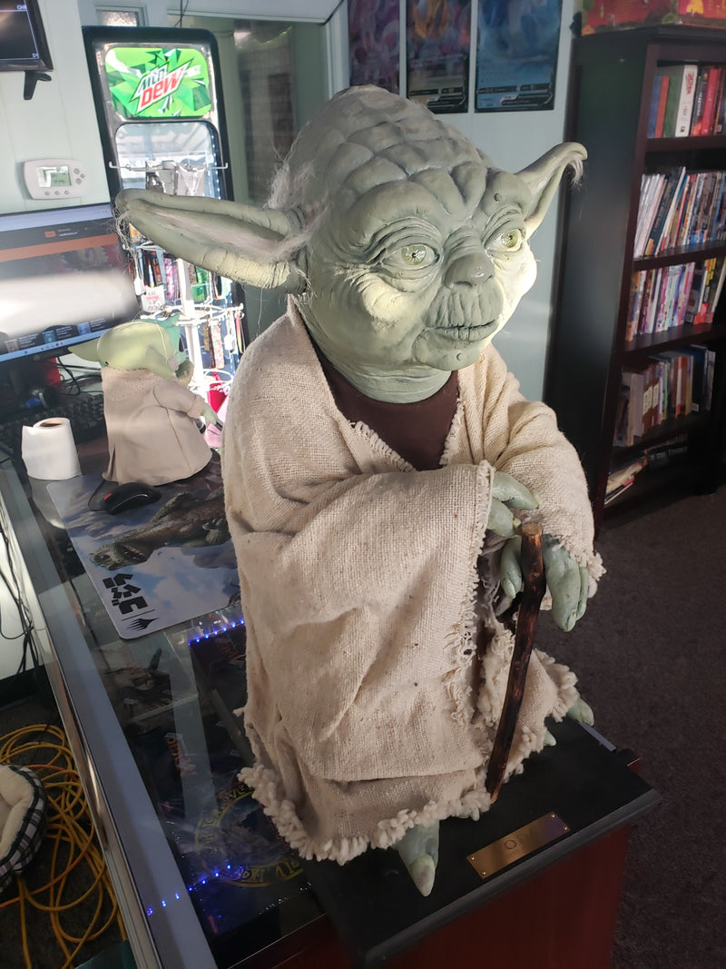 Load image into Gallery viewer, Illusive Concepts Limited Edition Life-Size Yoda 9255 of 9500 Mario Chiodo 1994
