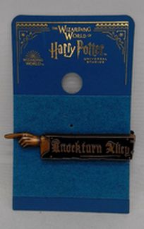 Load image into Gallery viewer, Universal Studios Wizarding World Of Harry Potter Knockturn Alley Sign Pin
