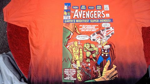 Red Marvel Avenegers Size 2XL Shirt