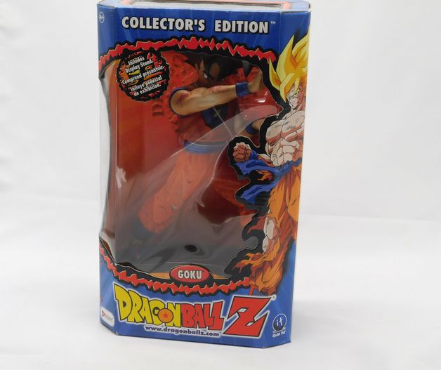 Load image into Gallery viewer, 2001 Dragon Ball Collector&#39;s Edition Z Goku 9&quot; Action Figure
