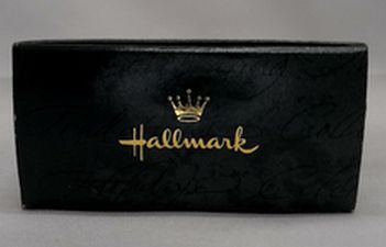 Load image into Gallery viewer, Hallmark Travel Case &amp; Barbie Ornament 1999 (New)

