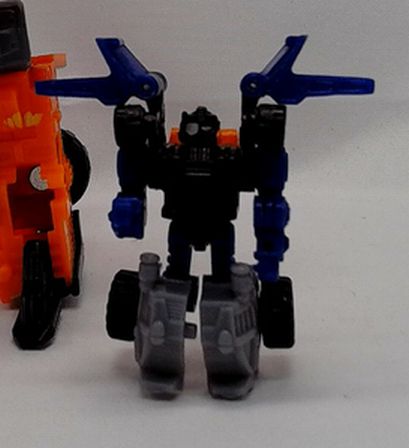 Load image into Gallery viewer, Transformers Armada Smokescreen With Liftor Minicon
