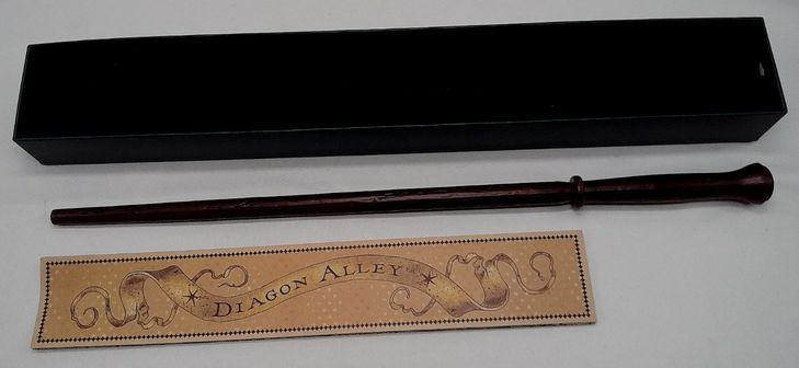 Load image into Gallery viewer, Molly Weasley Wand Wizarding World Harry Potter
