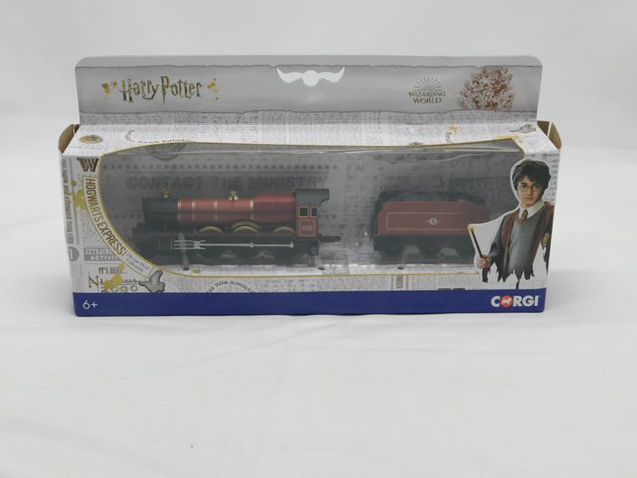 Load image into Gallery viewer, Corgi Harry Potter Hogwarts Express Train Engine with Train Car 1:100 Diecast
