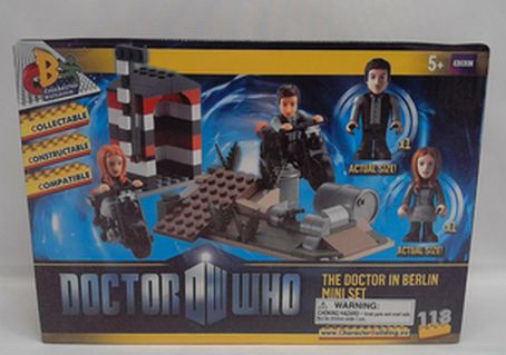 Load image into Gallery viewer, Doctor Who The Doctor In Berlin 118 Piece Construction Building Mini Set
