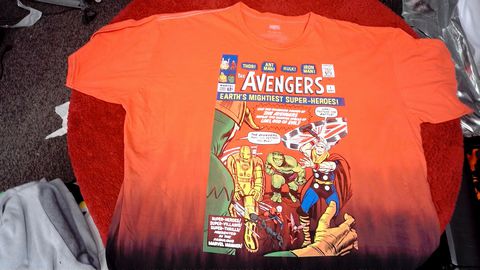 Load image into Gallery viewer, Red Marvel Avenegers Size 2XL Shirt
