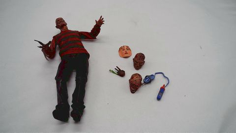 Load image into Gallery viewer, Mezco Toyz 77390 Nightmare on Elm Street Freddy Krueger Action Figure
