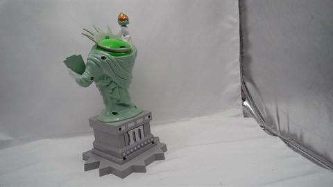 Load image into Gallery viewer, M&amp;Ms World Ms.Green Statue of Liberty Dispenser 11” (Pre-Owned/No Box)
