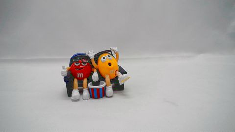 Load image into Gallery viewer, Vintage M&amp;M Candy Dispenser At The Movies On Couch Keychain (Pre-Owned)
