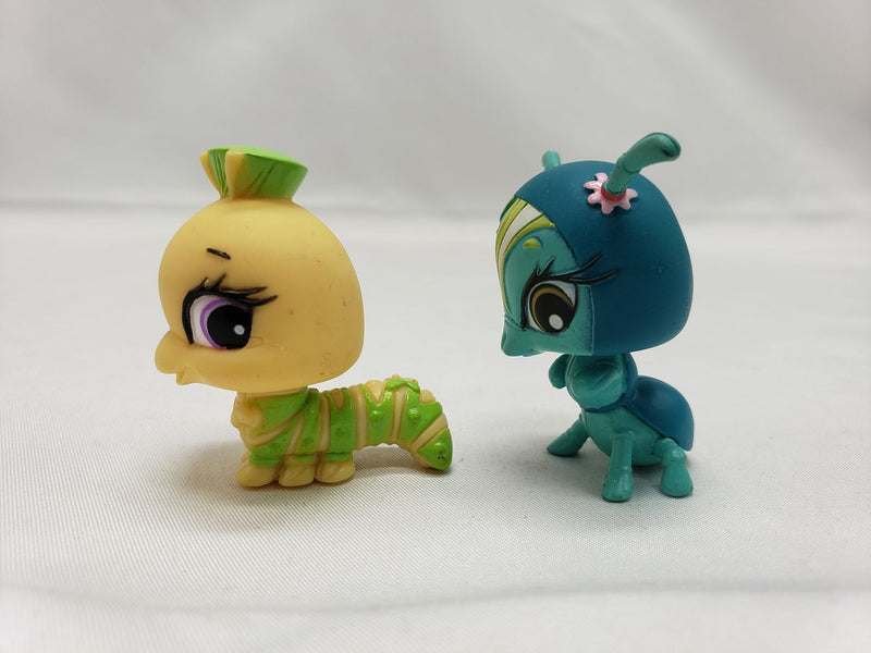 Load image into Gallery viewer, BRATZ: Lil Angelz INSECTZ series 4 Caterpillar #352 Ant #359 Pet Bug Figures Lot
