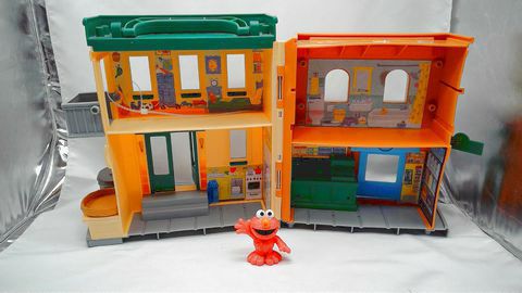 Sesame Street Workshop Buildings 2010 Hooper's Store Oscar The Grouch Playset