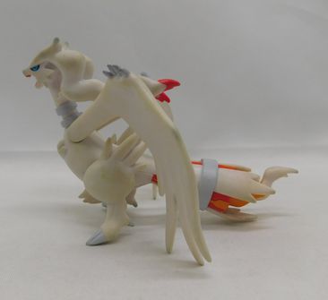 Load image into Gallery viewer, Pokemon Tomy Reshiram 3&quot; Action Figure (Pre-Owned/Loose)
