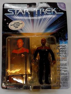 CAPTAIN BENJAMIN SISKO Star Trek 1997 Action Figure DEEP SPACE NINE [unopened]