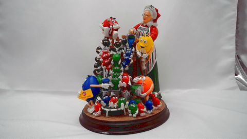 Load image into Gallery viewer, Rare M&amp;M&#39;s MRS. CLAUS Danbury Mint Holiday Collectible (Pre-Owned/No Box)
