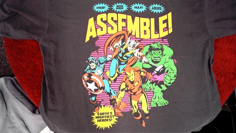 Black Marvel Assemble Size 2XL Shirt